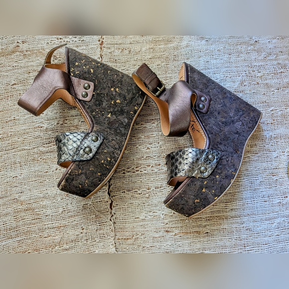 LANVIN PLATFORM PYTHON WEDGE SANDALS - Picture 4 of 7